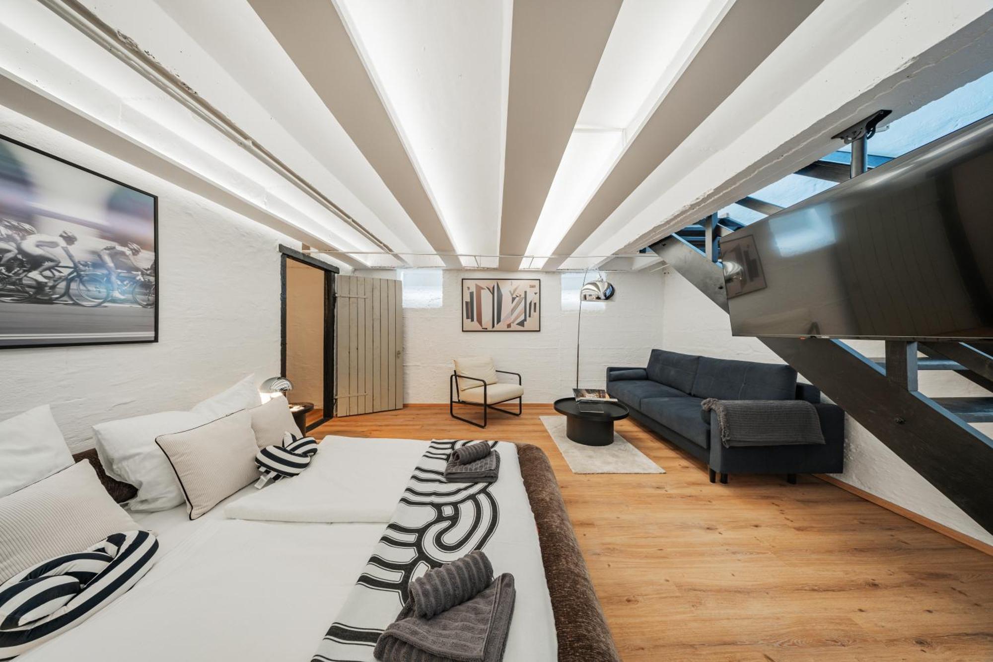 City Center Lofts Wina Bagian luar foto
